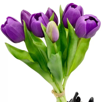 Puokštė iš 7 violetinių tulpių, 31 cm, natūraliai atrodanti pavasario dekoracija.