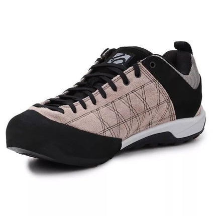 Penkių dešimčių vadovo „Tennie Twine M 5404“ alpinizmo batai