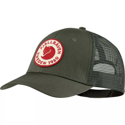 Fjällräven 1960 Logo Långtradarkeps Deep Forest beisbolo kepuraitė moterims/vyrams, sportiška žalia (F78138-662)