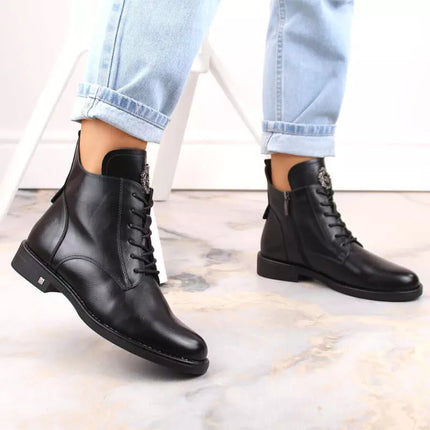 Aukštakulniai batai su raišteliais ir užtrauktuku Potocki W WOL171B juodi