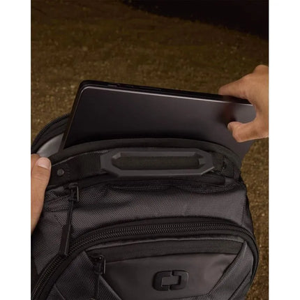 OGIO BACKPACK GAMBIT DNA BLACK A20260_B0074_NA
