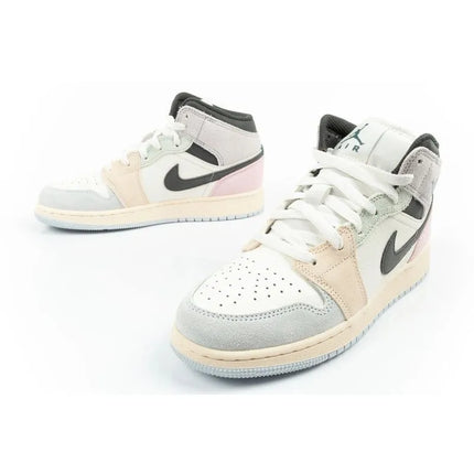 Moteriški aukšto aulo sportiniai bateliai Nike Air Jordan 1 – stilingi laisvalaikio kedai