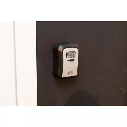 KEY SAFE BOX WITH 4-DIGITAL COMBINATION BLACK + DECKER