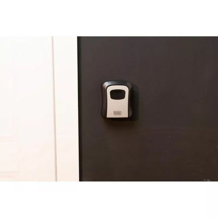 KEY SAFE BOX WITH 4-DIGITAL COMBINATION BLACK + DECKER