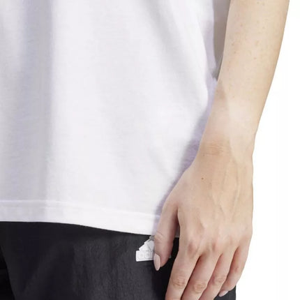 ADIDAS Gėlių rašto „Badge of Sport“ moteriški marškinėliai, balti IT1421