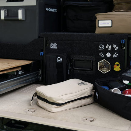 Offlander kosmetinė, pakabinamas organizatorius OFF_CACC_06KH